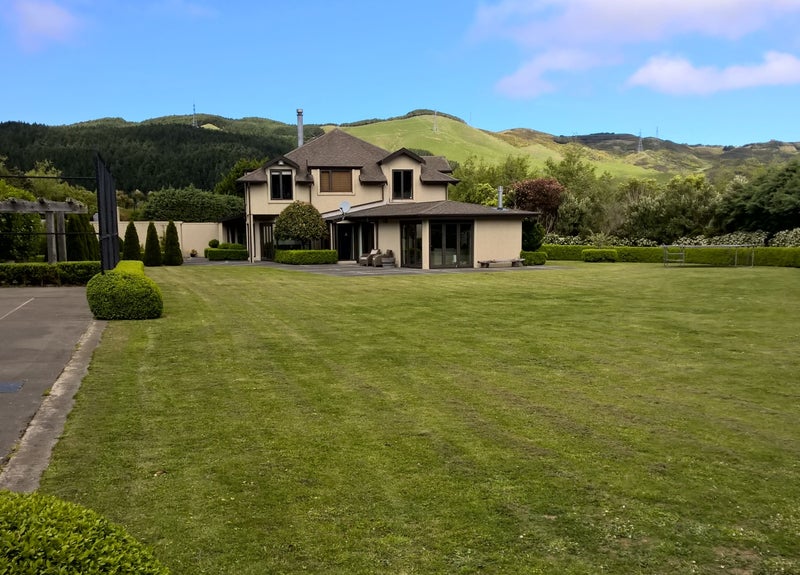 87 Woodburn Drive, Takapu Valley, Wellington - Carousel 1