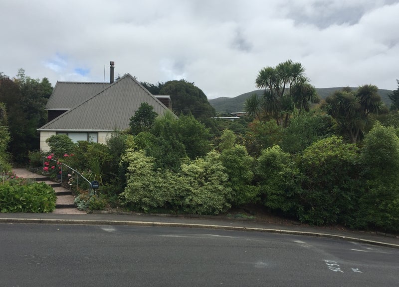 27 Garden Place, Glenleith, Dunedin - Carousel 1