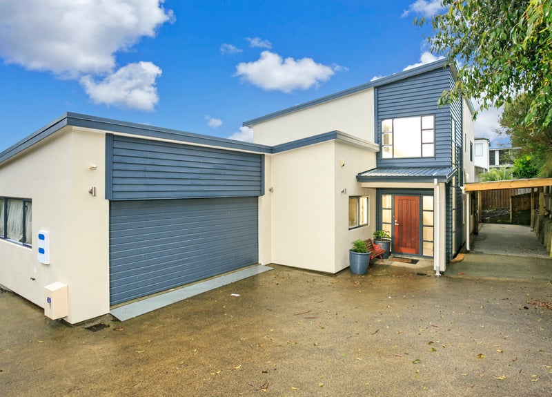 10 Lakeridge Close, Northcross, Auckland - Carousel 1