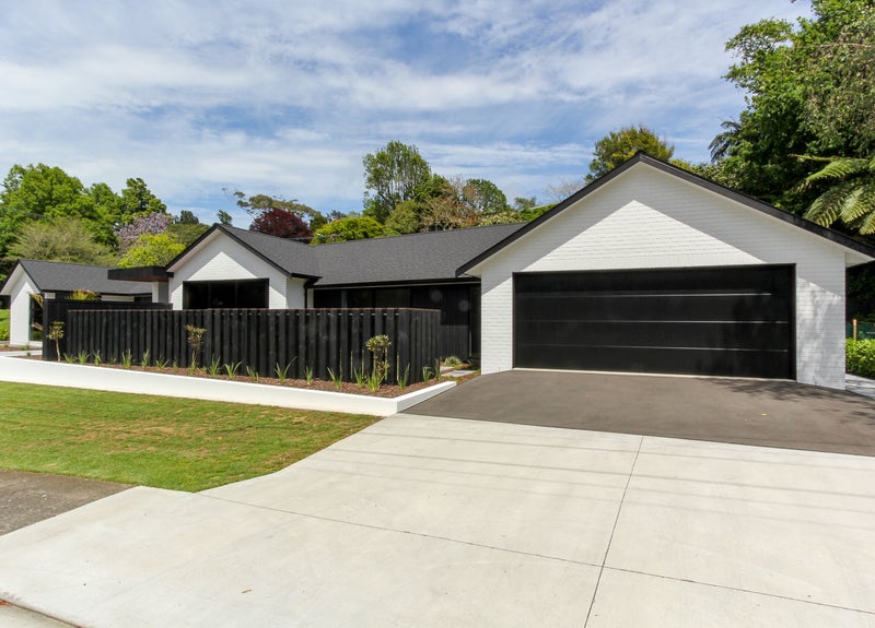 2 Azalea Place, Brooklands, New Plymouth - Carousel 1