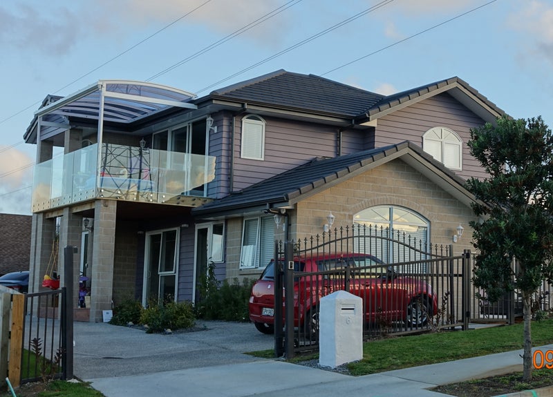 6 Alloway Street, Westgate, Auckland - Carousel 1