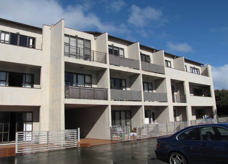 319/3 Morningside Drive, St Lukes, Auckland - Carousel 1