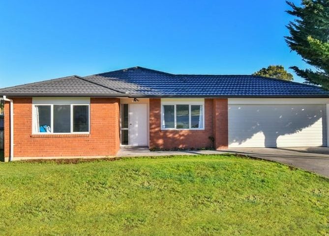 7 Loughinisland Place, Weymouth, Auckland - Carousel 1