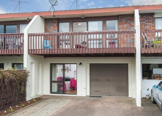 2/0 Jarman Road, Mount Wellington, Auckland - Carousel 1