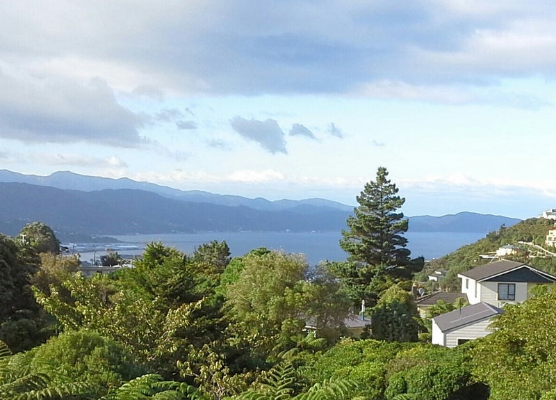 5 Martin Grove, Normandale, Lower Hutt - Carousel 1