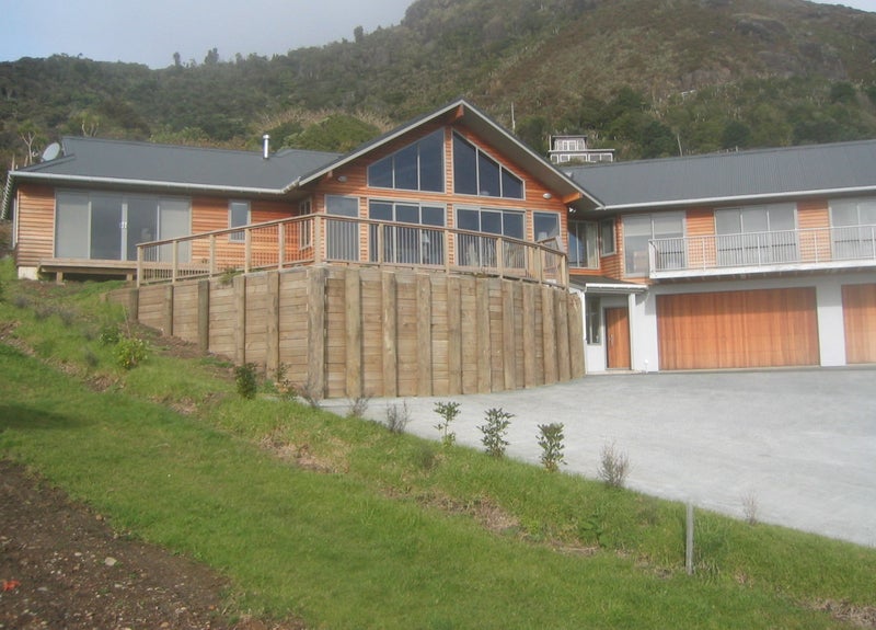 4 Rayner Road, Piha, Piha - Carousel 1