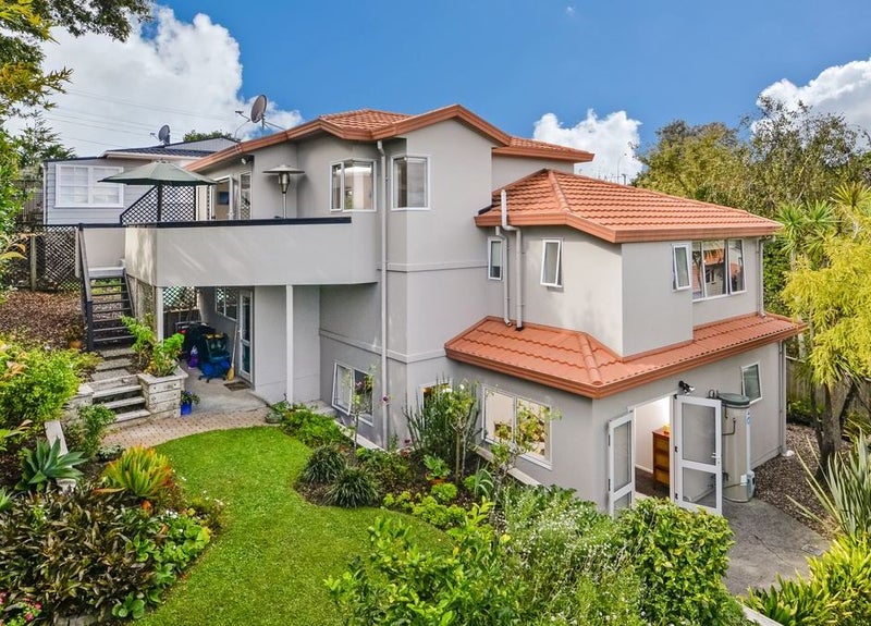 2/378 East Coast Road, Sunnynook, Auckland - Carousel 1
