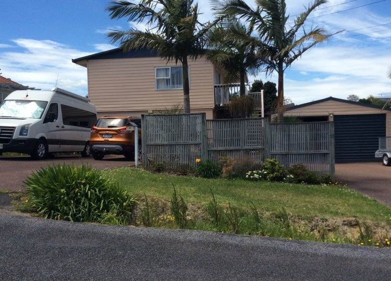22 Beatty Parade, Surfdale, Waiheke Island - Carousel 1
