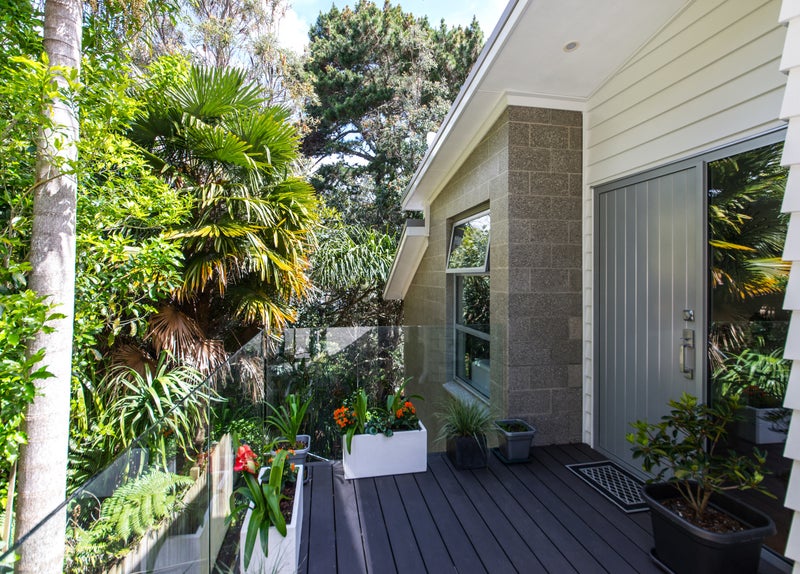 10A Deverell Place, Northcross, Auckland - Carousel 1