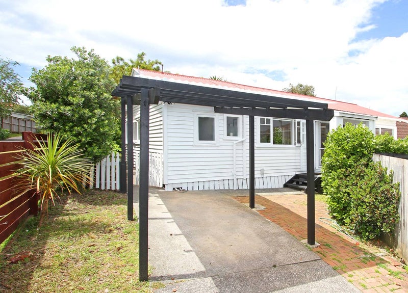 2/575 Beach Road, Murrays Bay, Auckland - Carousel 1