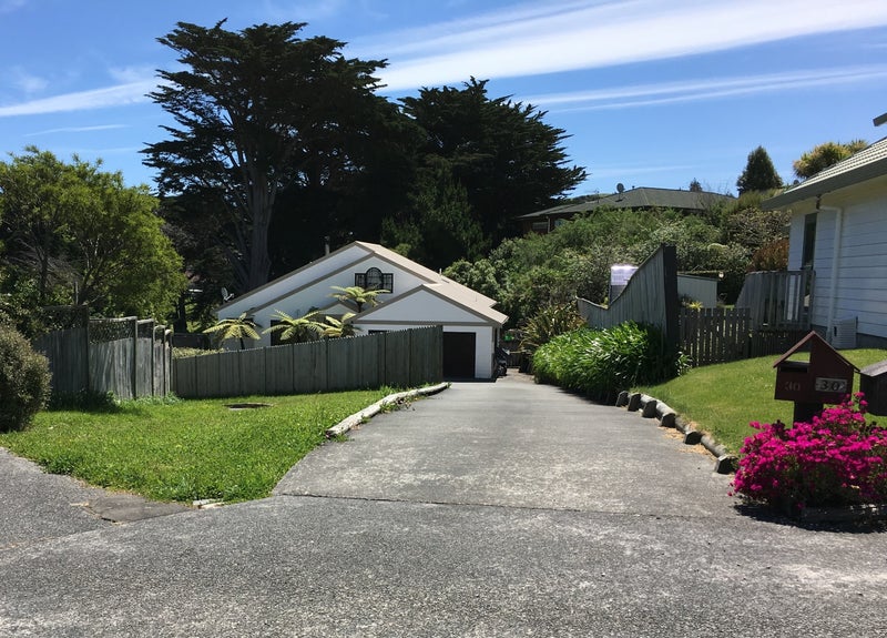 30 Saunders Close, Whitby, Porirua - Carousel 1