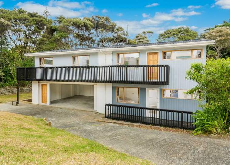 1/142 Lancaster Road, Beach Haven, Auckland - Carousel 1