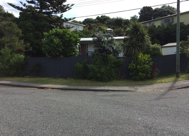 10 Clarkes Crescent, Paekakariki - Carousel 1