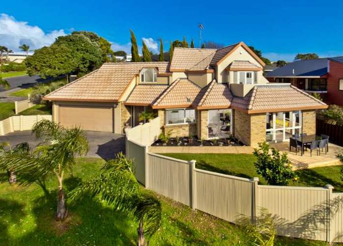 2/7 Sharon Road, Waiake, Auckland - Carousel 1