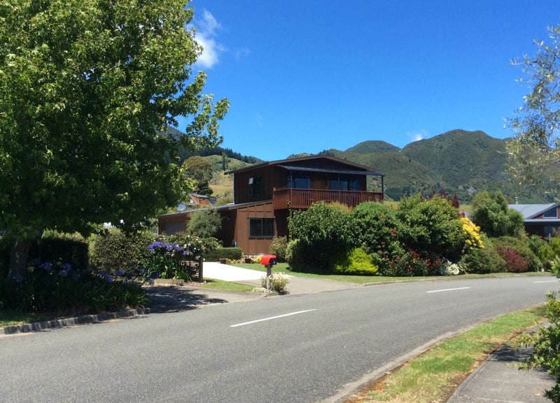 4 Bay Vista Drive, Takaka - Carousel 1