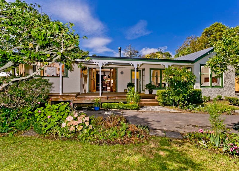 6 Westbourne Road, Murrays Bay, Auckland - Carousel 1