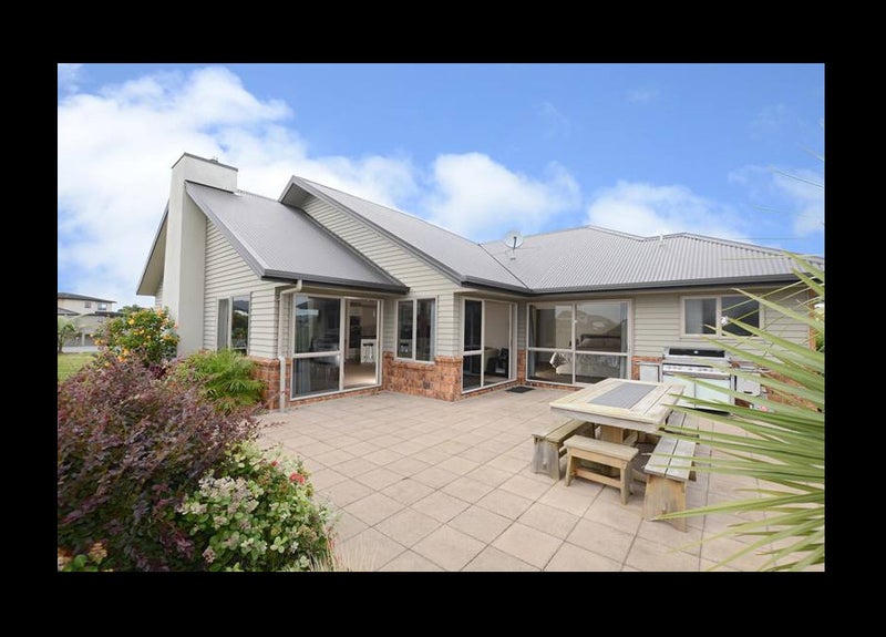 5 Erin Jane Place, One Tree Point - Carousel 1
