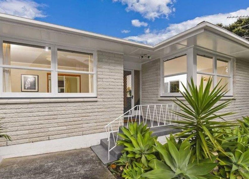 2/12 James Evans Drive, Northcote, Auckland - Carousel 1