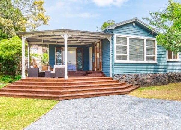 14A Cleve Road, Green Bay, Auckland - Carousel 1