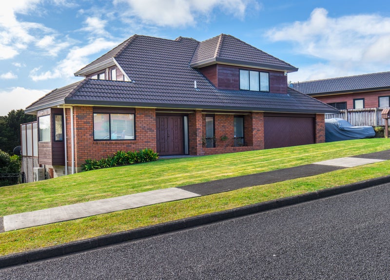 15 Ewhurst Place, Goodwood Heights, Auckland - Carousel 1