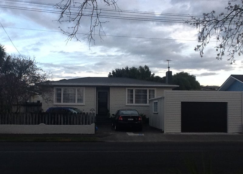 4 Kauri Street, Merrilands, New Plymouth - Carousel 1