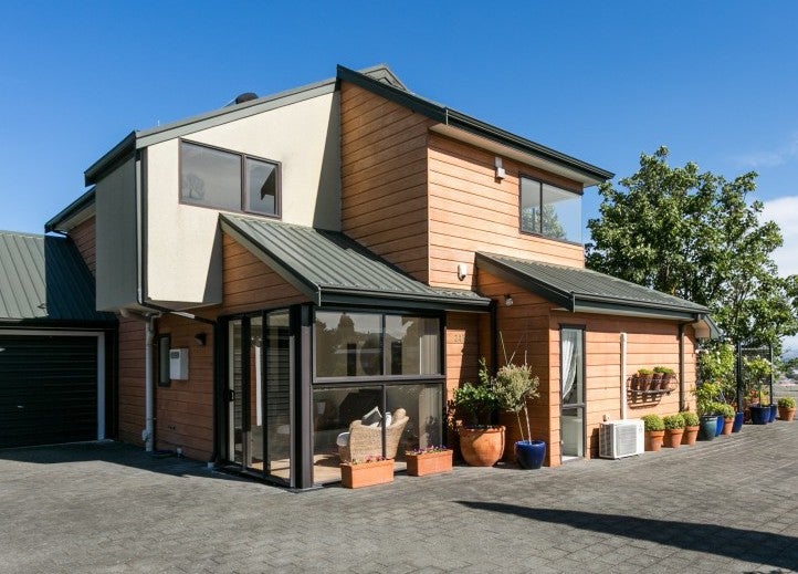 24B Clyde Road, Bluff Hill, Napier - Carousel 1