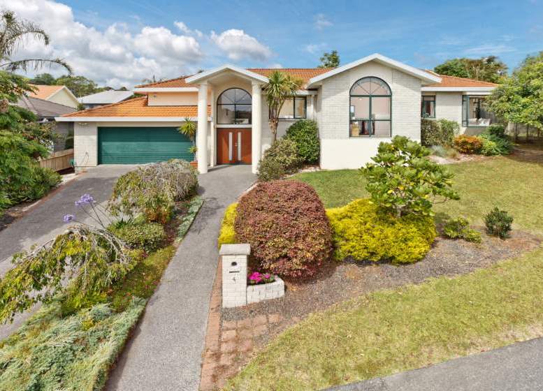 4 Azure Grove, Unsworth Heights, Auckland - Carousel 1