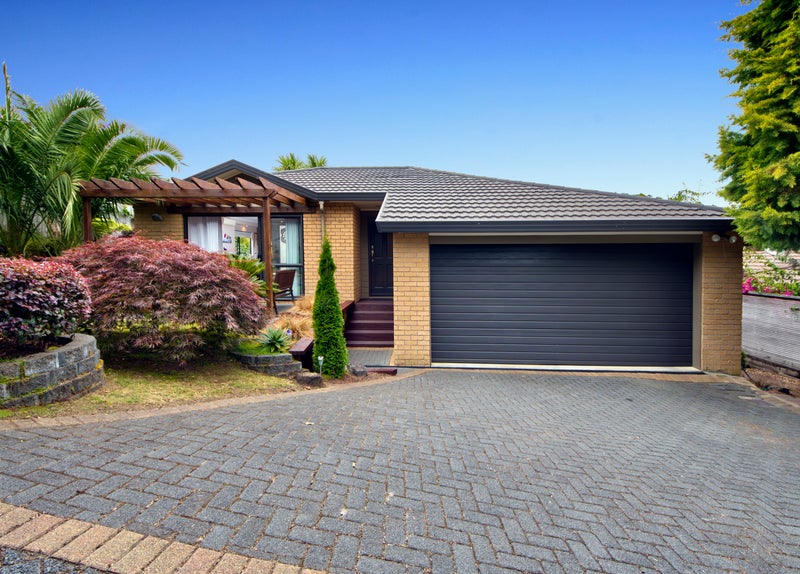 25 McKinley Road, Sunnyvale, Auckland - Carousel 1