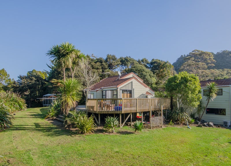 7 Atarua Gardens, Waiatarua, Auckland - Carousel 1