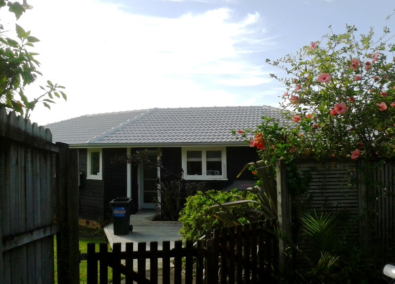 12 Lantana Road, Green Bay, Auckland - Carousel 1
