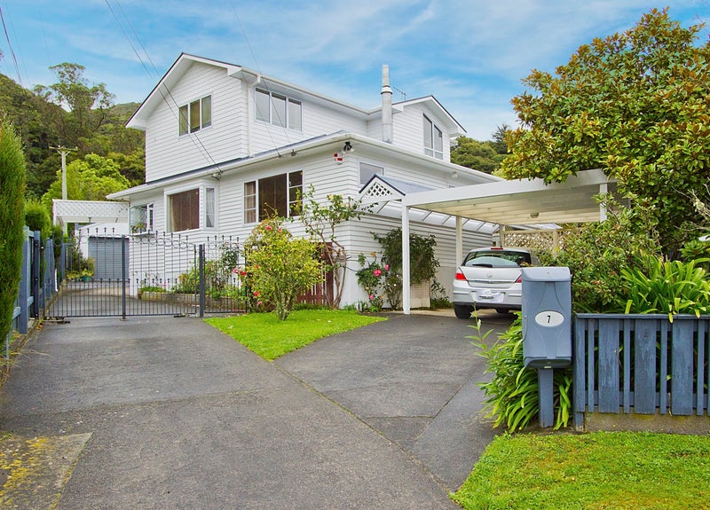 7 KARAKA ST , Wainuiomata, LOWER HUTT - Carousel 1