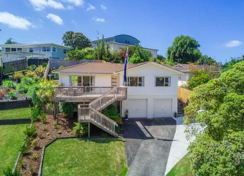 9 Sapphire Place, Bayview, Auckland - Carousel 1