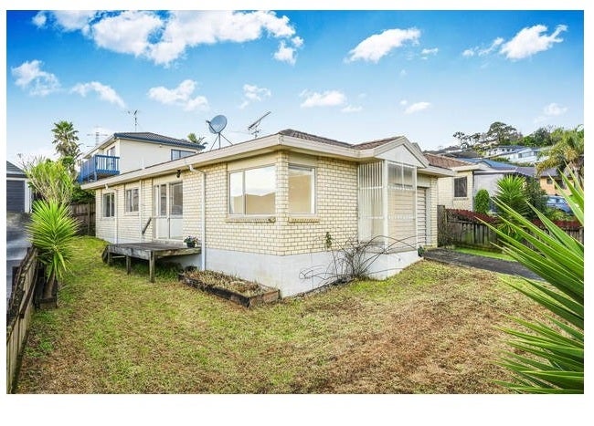 1/10 Lowburn Place, Clover Park, Auckland - Carousel 1