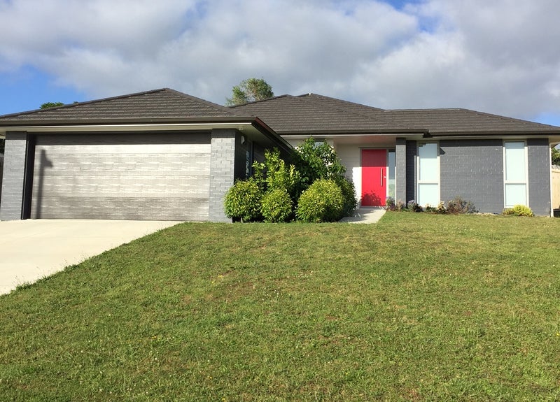 8 Pyne Crescent, Pokeno - Carousel 1