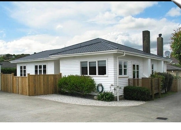 29 Horokiwi Road West, Newlands, Wellington - Carousel 1