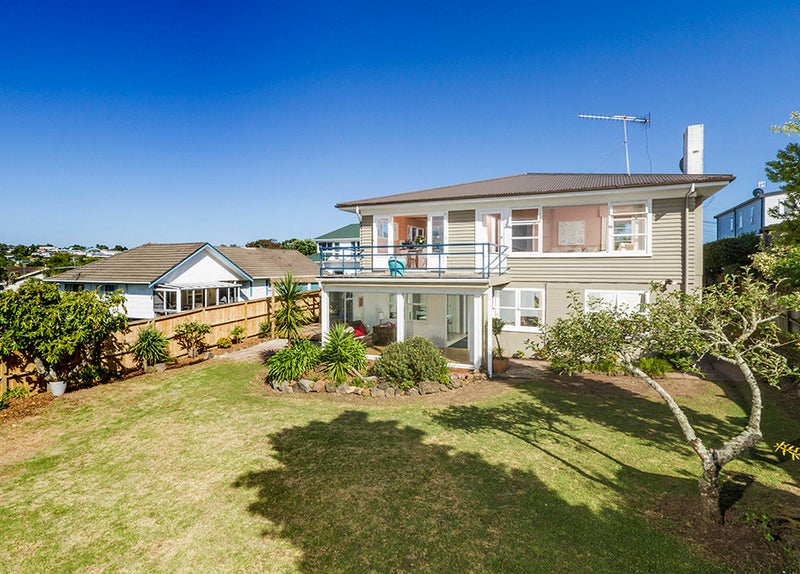 2/7 Folkestone Street, Murrays Bay, Auckland - Carousel 1