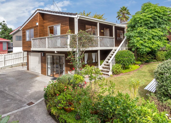 2/96 Gosford Drive, Botany Downs, Auckland - Carousel 1