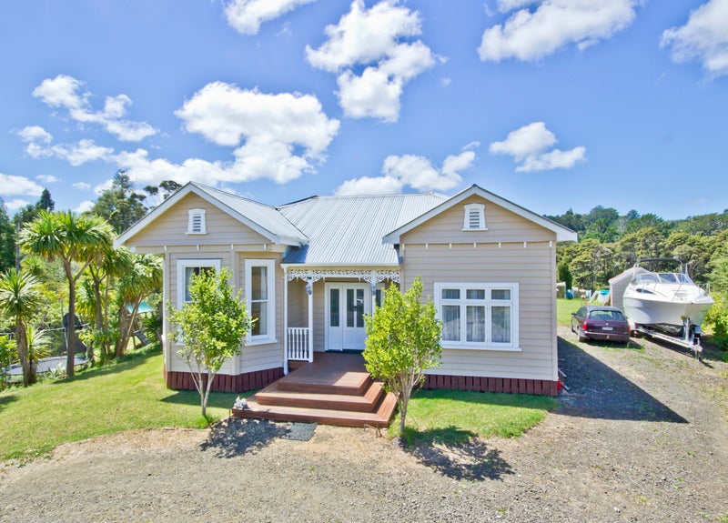 124 Parker Road, Oratia, Auckland - Carousel 1