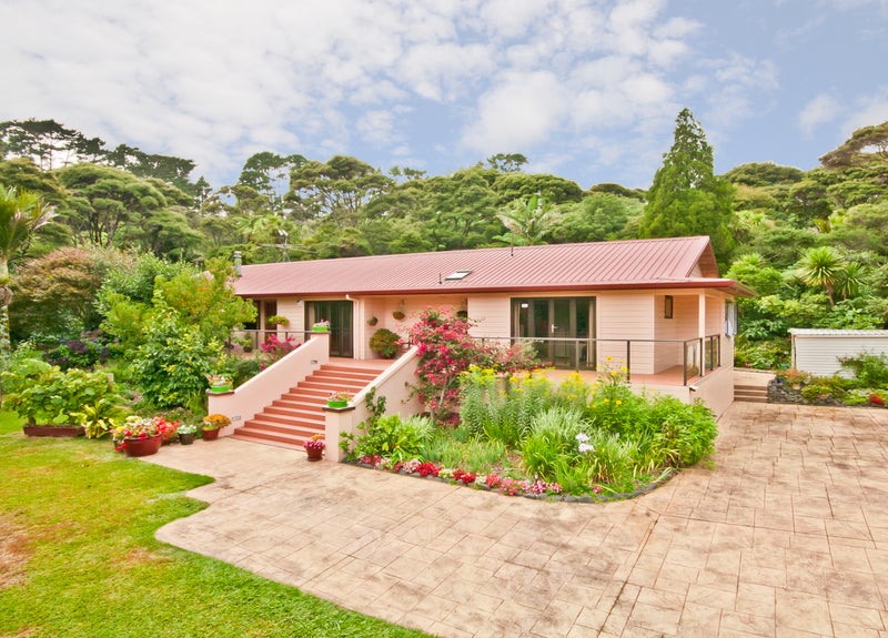 20 Cochran Road, Oratia, Auckland - Carousel 1