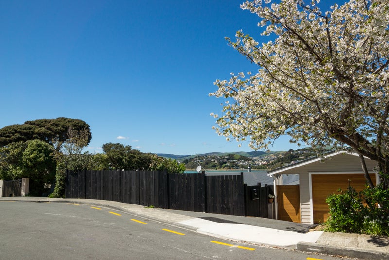 70 Seaview Road, Paremata, Porirua - Carousel 1