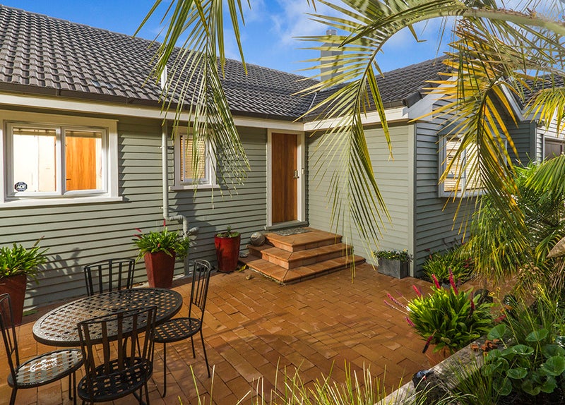 30 Aberdeen Road, Campbells Bay, Auckland - Carousel 1