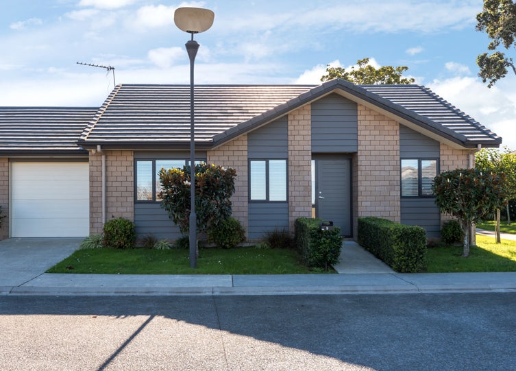 9 Royalle Mews, Botany Downs, Auckland - Carousel 1