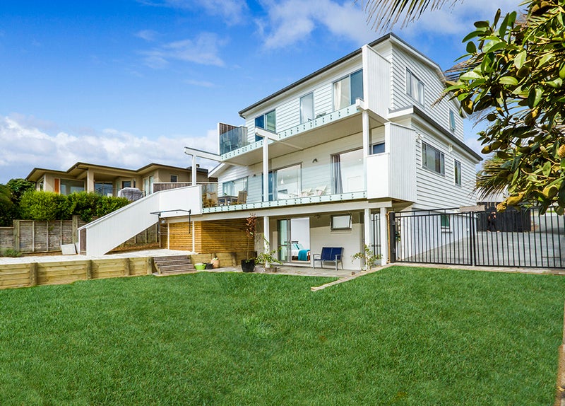 33A Bournemouth Terrace, Murrays Bay, Auckland - Carousel 1