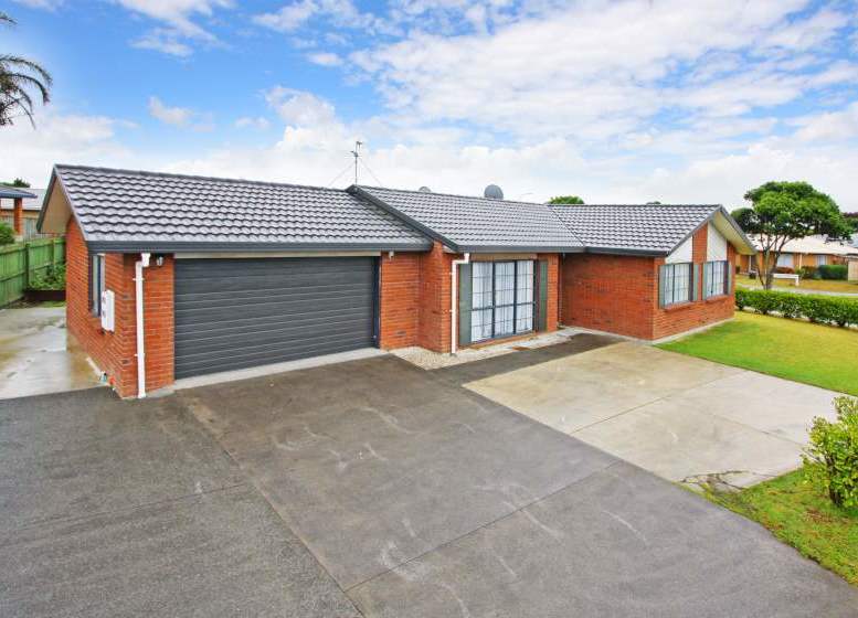 1 Woodlark Close, Weymouth, Auckland - Carousel 1