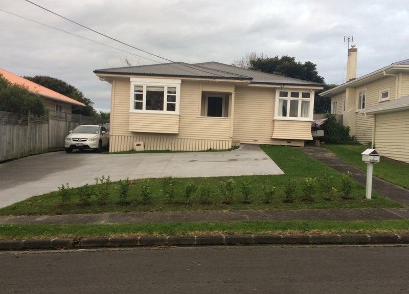 7 Preston Avenue, Belmont, Auckland - Carousel 1