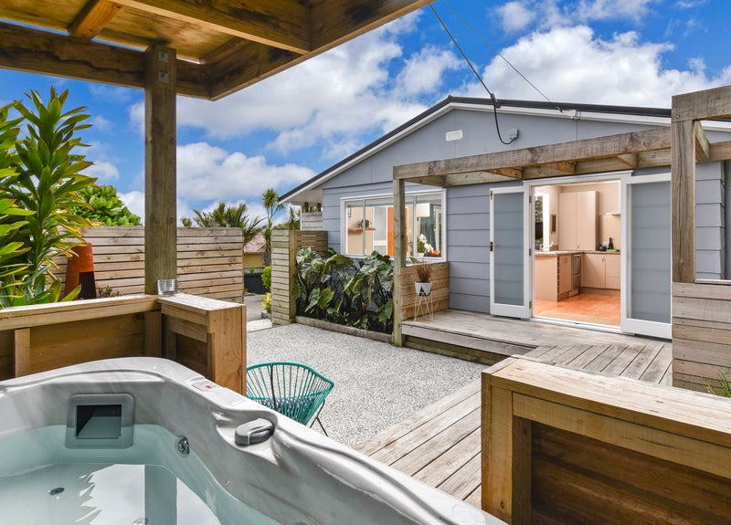 1/32 Kia Ora Road, Beach Haven, Auckland - Carousel 1
