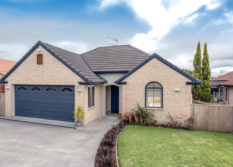 9 Pyrite Street, Westgate, Auckland - Carousel 1