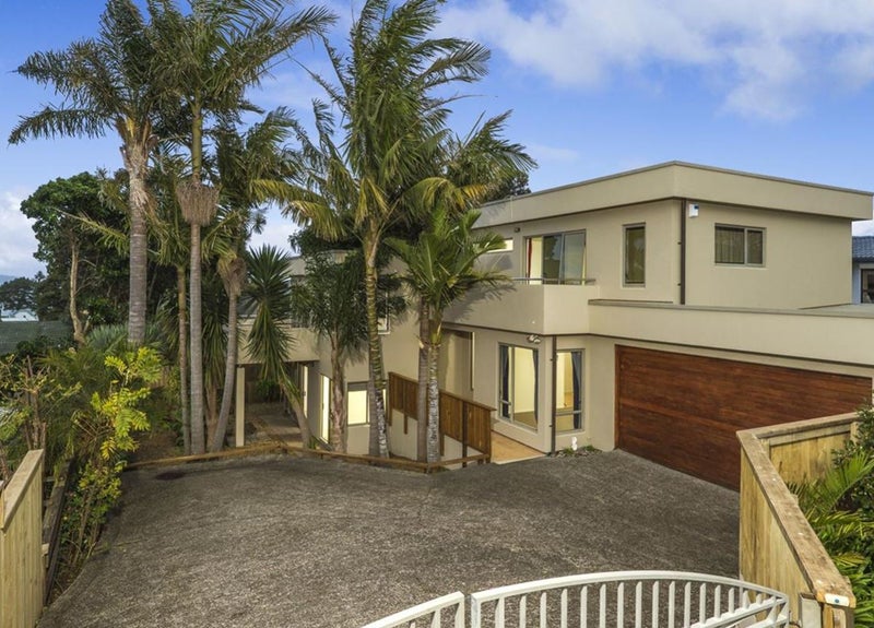 2/9 Auld Street, Torbay, Auckland - Carousel 1