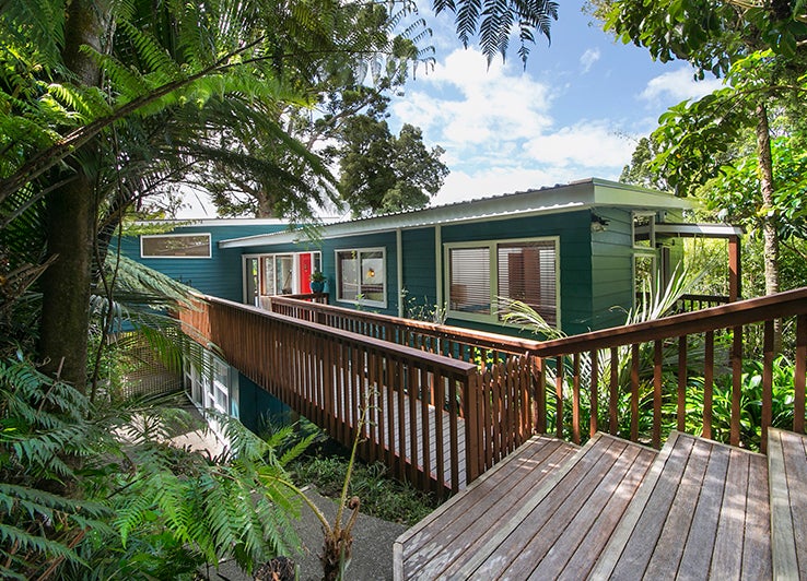 4 Tainui Road, Titirangi, Auckland - Carousel 1