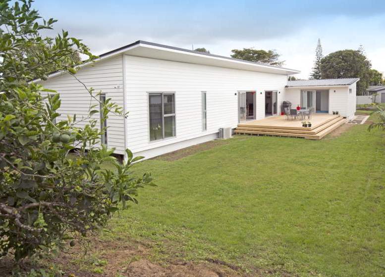 80 The Circle, Manly, Whangaparaoa - Carousel 1